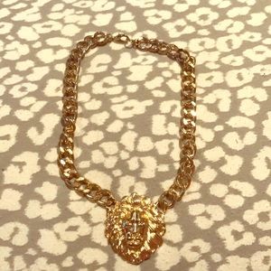 Short lion necklace